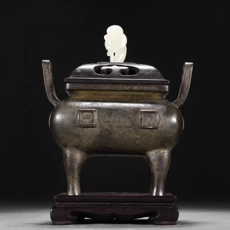 A fine Qing Dynasty bronze-plated square incense burner with sky-high handles (1 of 9)