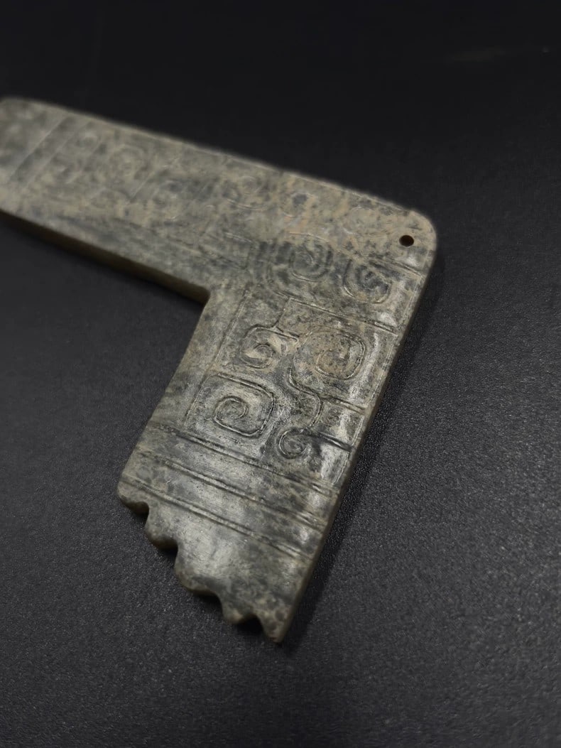 A beautiful Sengoku jade tablet - 2