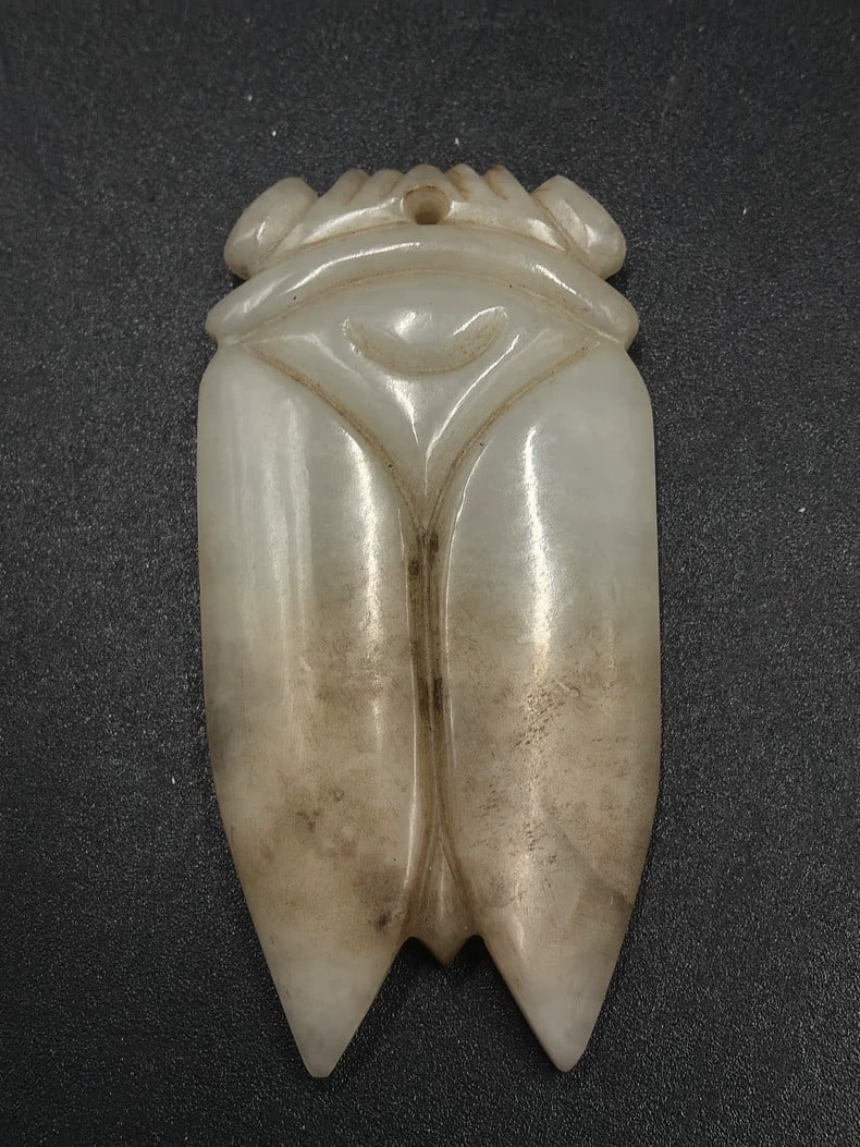 A beautiful Han Dynasty Eight-Blade Jade Cicada: Han Dynasty Eight-Blade Jade Cicada SIZE: Approximately 5.8 cm (The Dimensions Of All Batches Are Manually Measured.If You Need More Detailed Information, Please Contact Our Customer Service Before Bi