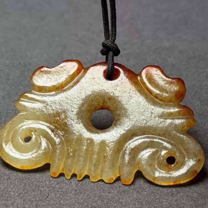 A fine jade plaque from Hongshan culture (1 of 9)