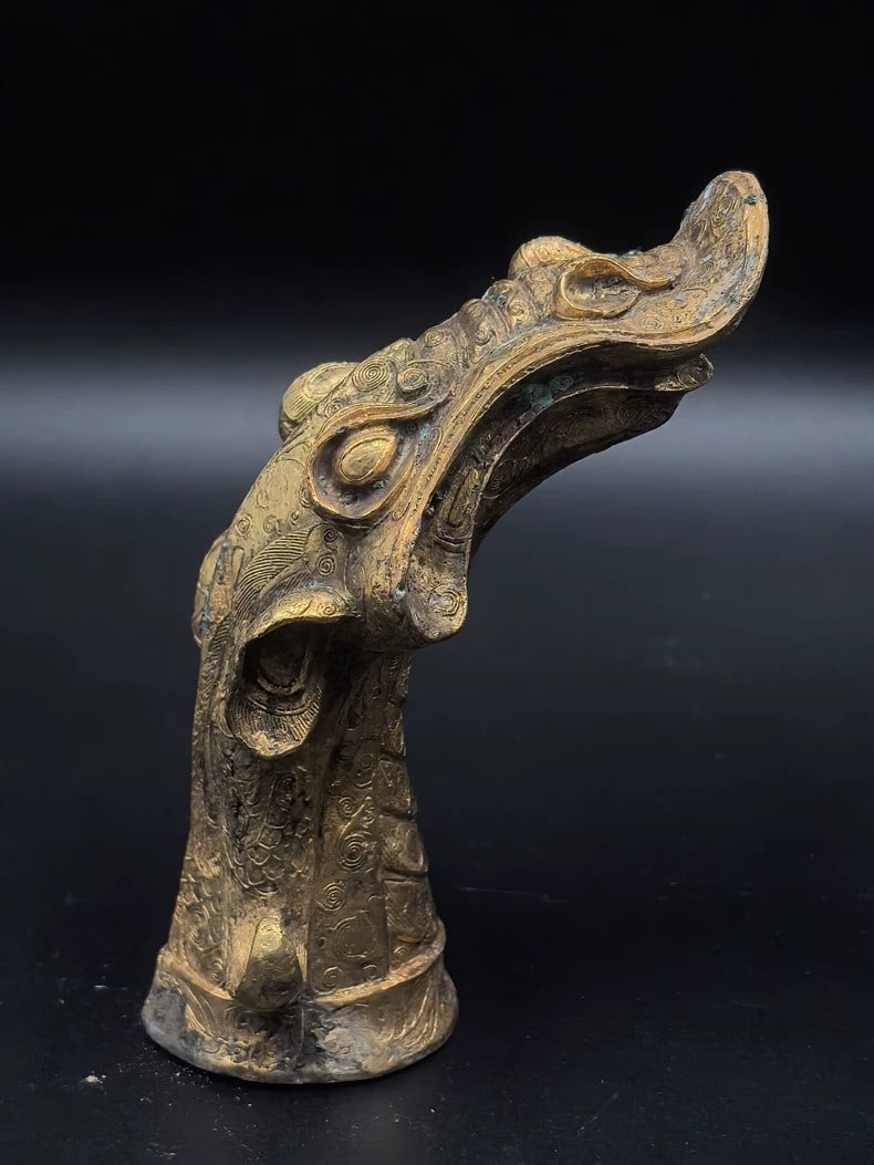A beautiful Qing Dynasty gilt bronze dragon head ornament: Qing Dynasty gilded bronze dragon head ornament SIZE: Approximately 16cm (The Dimensions Of All Batches Are Manually Measured.If You Need More Detailed Information, Please Contact Our Customer Service