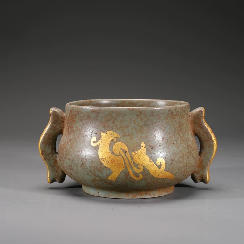 A beautiful gilded incense burner from the Song Dynasty: Gilded incense burner from the Song Dynasty SIZE: L:16.9cm W:13.1cm H:8.2cm (The Dimensions Of All Batches Are Manually Measured.If You Need More Detailed Information, Please Contact Our Customer Serv