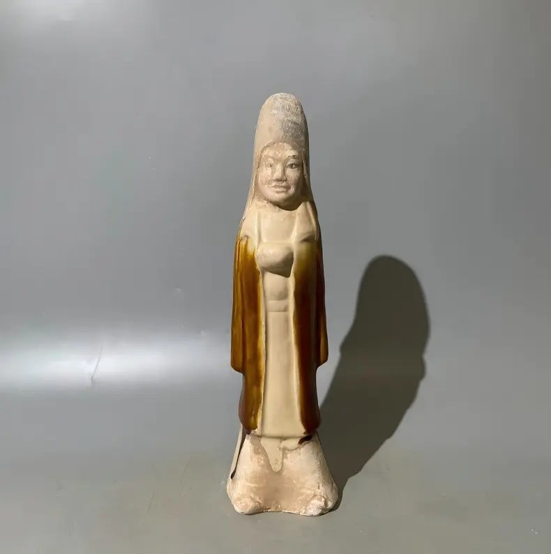 A fine Tang Dynasty sancai wind hat figurine (1 of 8)