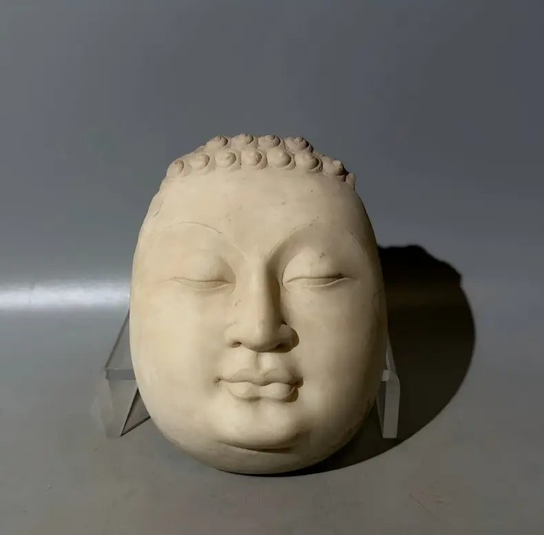A beautiful Han dynasty white marble Buddha statue with a broken face: Han dynasty white marble Buddha statue with broken face SIZE: H: approximately 17cm (The Dimensions Of All Batches Are Manually Measured.If You Need More Detailed Information, Please Contact Our Custo
