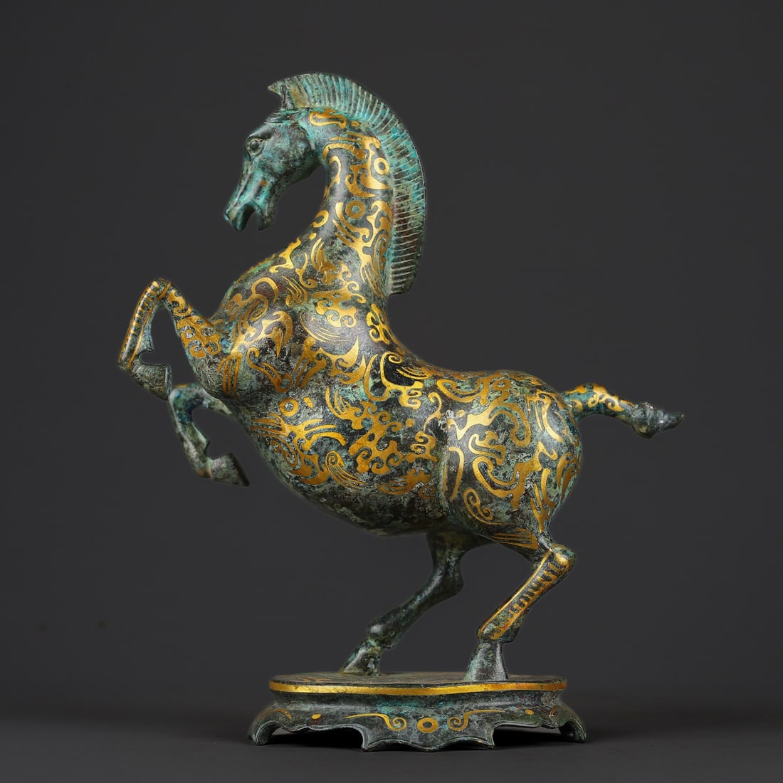 A fine Han Dynasty bronze gold-inlaid horse zun: Han dynasty bronze gold-inlaid horse zun vessel SIZE: W:1210g L:19cm H:23cm (The Dimensions Of All Batches Are Manually Measured.If You Need More Detailed Information, Please Contact Our Customer Serv