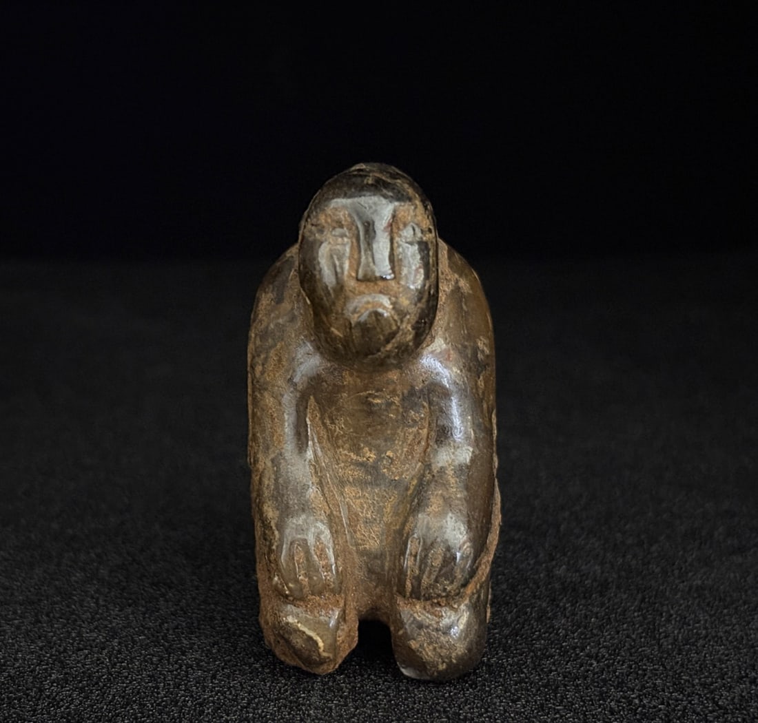 A delicate Han Dynasty agate statue: Han dynasty agate erection SIZE: 6.6x4.0x3.2 W:108g (The Dimensions Of All Batches Are Manually Measured.If You Need More Detailed Information, Please Contact Our Customer Service Before Bidding.)