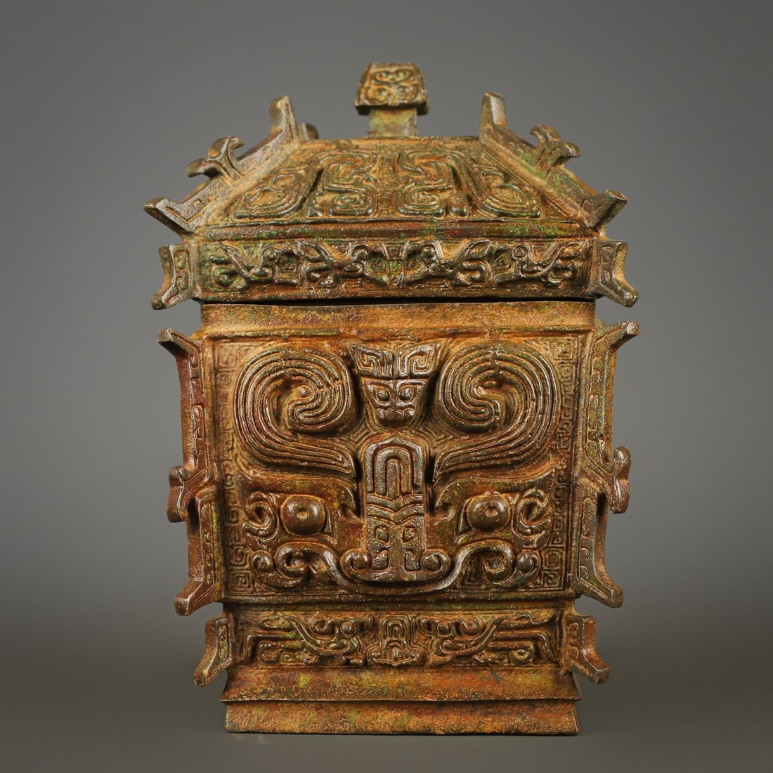 A fine Western Zhou bronze beast-face square yi (1 of 10)