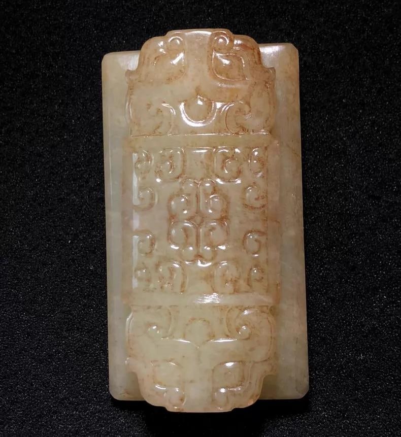 A fine Han Dynasty beast-patterned townstone: A beast-patterned town in the Han dynasty SIZE: L:6.6 cm W:3.7 cm W:2.2 cm W:127.0g (The Dimensions Of All Batches Are Manually Measured.If You Need More Detailed Information, Please Contact Our Custo