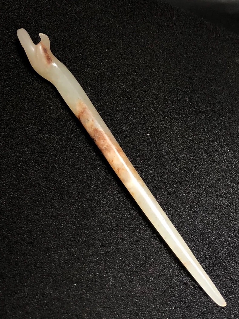 A beautiful Han Dynasty jade hairpin: A jade hairpin from the Han dynasty SIZE: L:11.4cm W:1.2cm W:0.9cm W:9.3g (The Dimensions Of All Batches Are Manually Measured.If You Need More Detailed Information, Please Contact Our Customer Servic