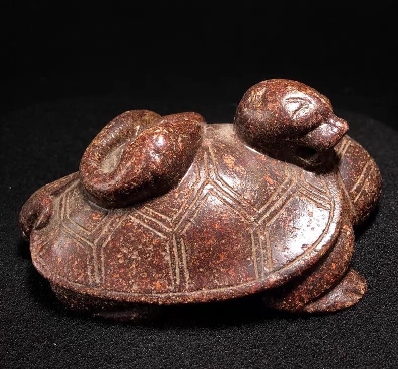 A beautiful Han Dynasty jade dragon turtle: The Han dynasty jade dragon turtle SIZE: 9.6x6.7x4.4cm (The Dimensions Of All Batches Are Manually Measured.If You Need More Detailed Information, Please Contact Our Customer Service Before Bidding.)