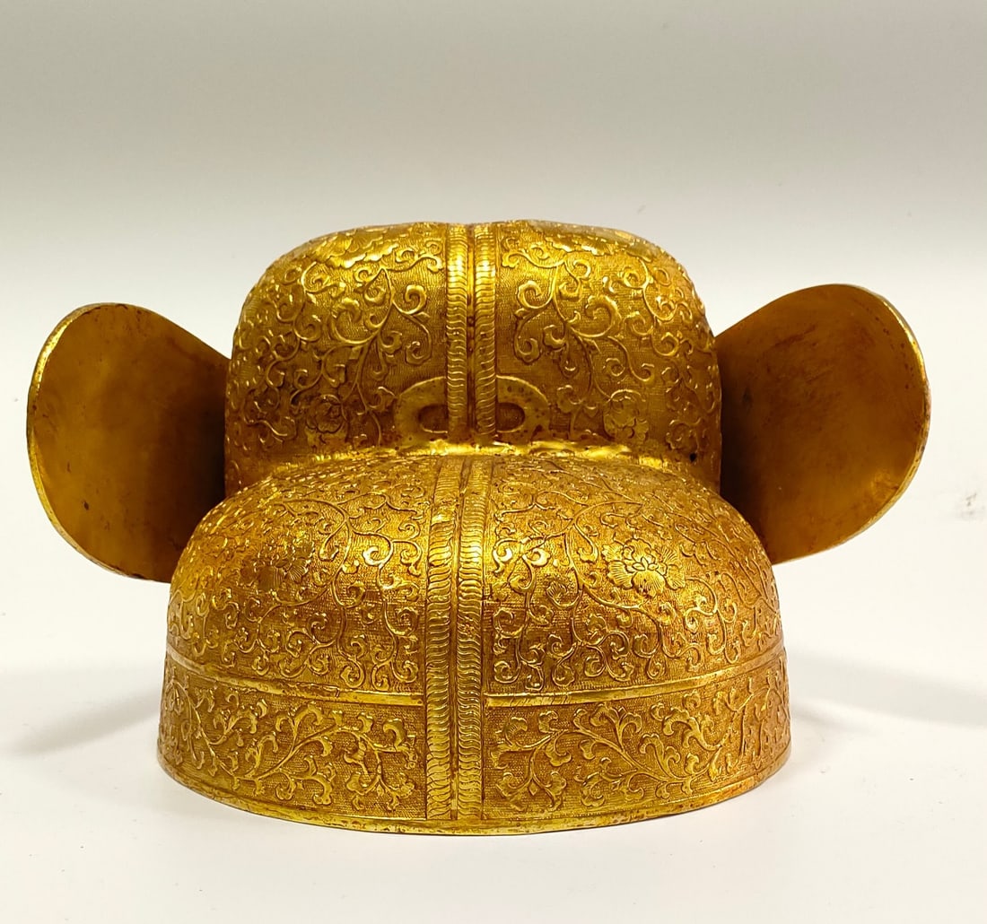 A fine Tang Dynasty gilded bronze official hat: A Tang dynasty bronze gilt official hat SIZE: L:23cm H:20cm W:2582g (The Dimensions Of All Batches Are Manually Measured.If You Need More Detailed Information, Please Contact Our Customer Service Befo