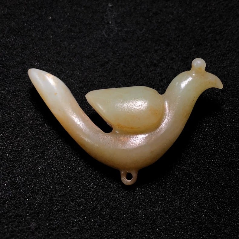 A beautiful Han Dynasty jade snail pendant: A jade snail pendant from the Han dynasty SIZE: 5.4x3x1.9cm (The Dimensions Of All Batches Are Manually Measured.If You Need More Detailed Information, Please Contact Our Customer Service Before