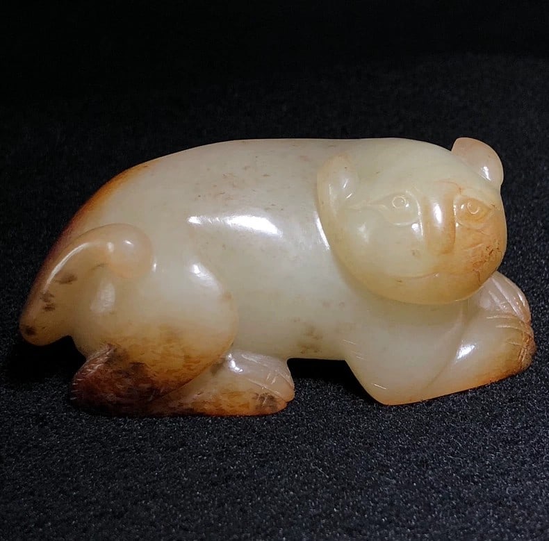 A fine Song Dynasty jade bear-shaped handle (1 of 7)