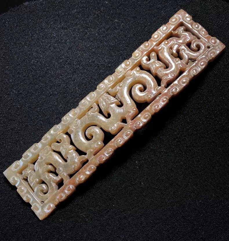 A beautiful Han Dynasty openwork dragon and phoenix pendant: Han Dynasty: Hollow dragon and phoenix pendants SIZE: L:10.7cm W:2.7cm W:0.5cm W:32.7g (The Dimensions Of All Batches Are Manually Measured.If You Need More Detailed Information, Please Contact Our Cu