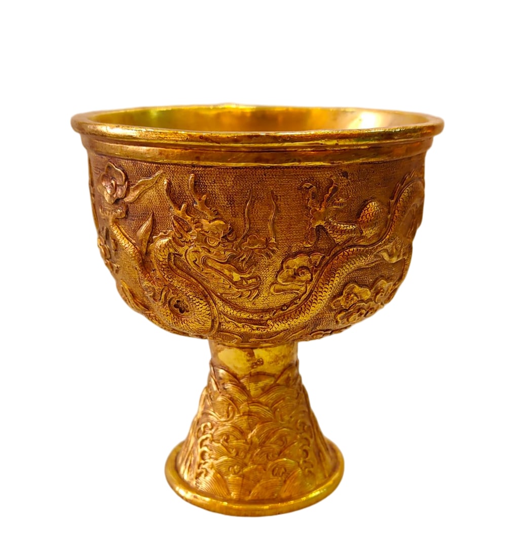 A fine Qing Dynasty gilt bronze wine cup with double dragons playing with pearls: Qing Dynasty gilt bronze wine cup with double dragons playing with pearls SIZE: W:746.5g H:11.5cm Bottom D: 6cm W:11cm (The Dimensions Of All Batches Are Manually Measured.If You Need More Detailed In