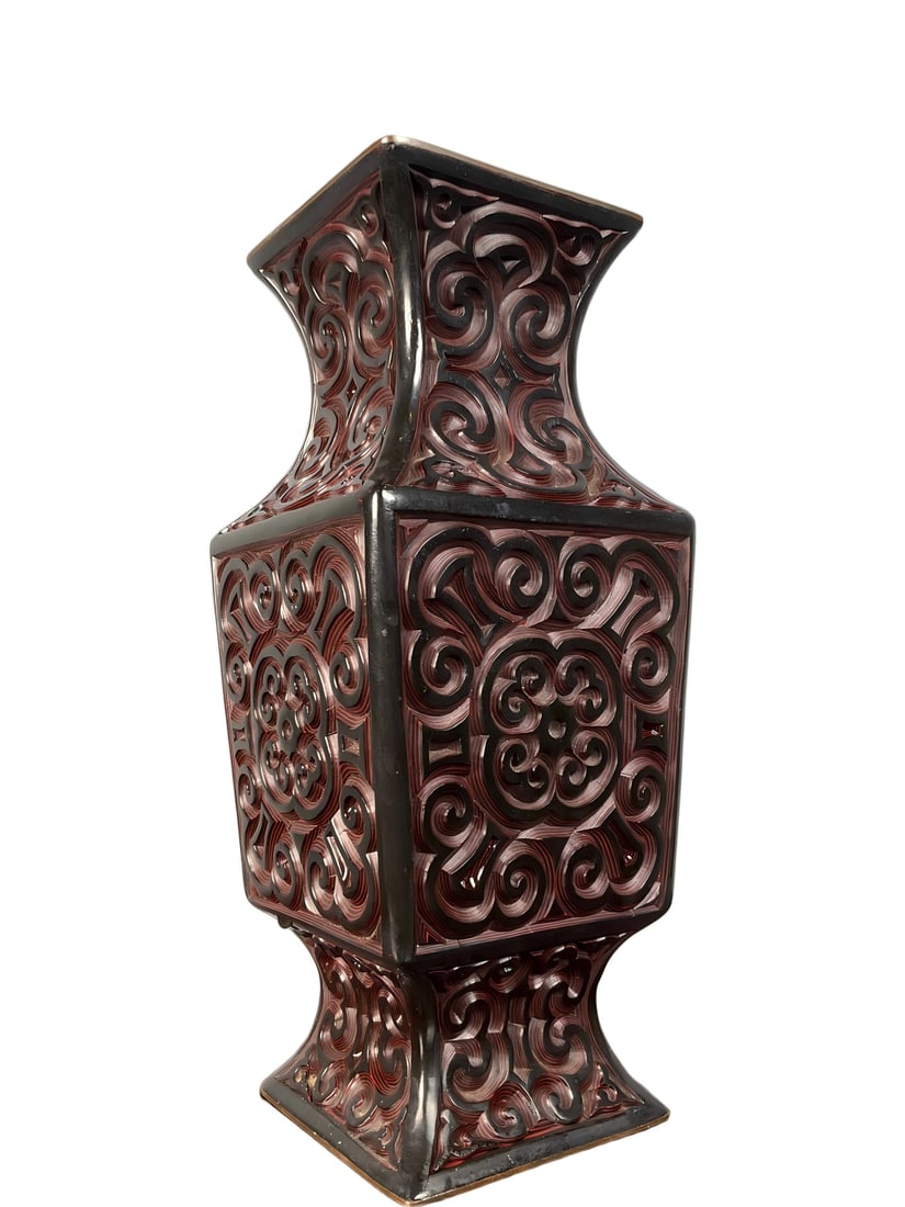 A fine late Qing dynasty iron-bodied square vase with rhinoceros horn and ruyi patterns (1 of 6)