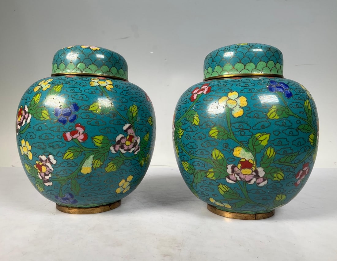 A pair of exquisite Republic-era cloisonne tea canisters with floral patterns on a blue background (1 of 8)