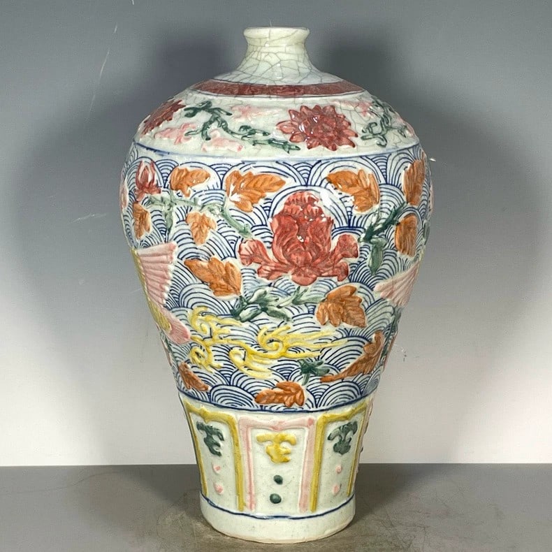 A fine Ming Dynasty Baihu solitary kiln five-color crane-patterned plum vase: Ming Dynasty White Domain Solitary Kiln Five-Color Crane-Patterned Plum Vase SIZE: H:38cm (The Dimensions Of All Batches Are Manually Measured.If You Need More Detailed Information, Please Contact Our