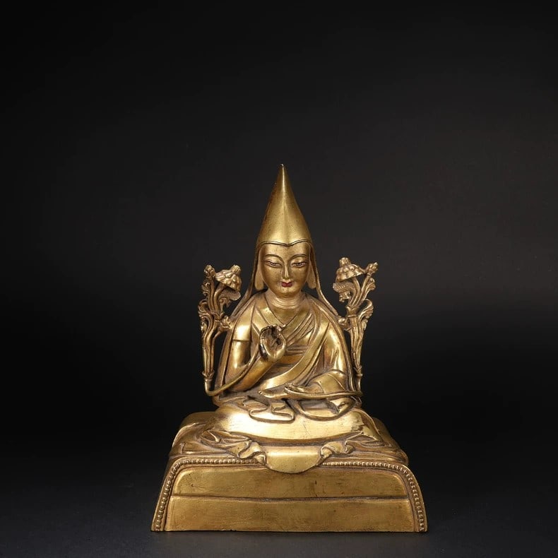 A beautiful gilt bronze statue of Master Tsongkhapa from the Qing Dynasty: Gilt bronze statue of Master Tsongkhapa from the Qing Dynasty SIZE: H:15.5cm (The Dimensions Of All Batches Are Manually Measured.If You Need More Detailed Information, Please Contact Our Customer Ser