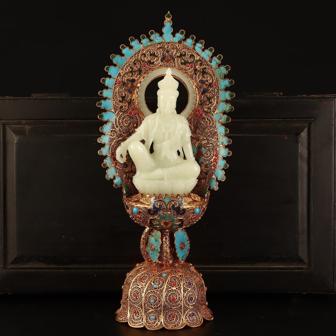A beautiful Qing Dynasty filigree gilded jade Guanyin ornament: A filigree gilt jade-inlaid Guanyin ornament from the Qing Dynasty SIZE: W:1230g H:37.5cm Top W:16cm Bottom W:11cm Jade Buddha H:16cm (The Dimensions Of All Batches Are Manually Measured.If You Need M