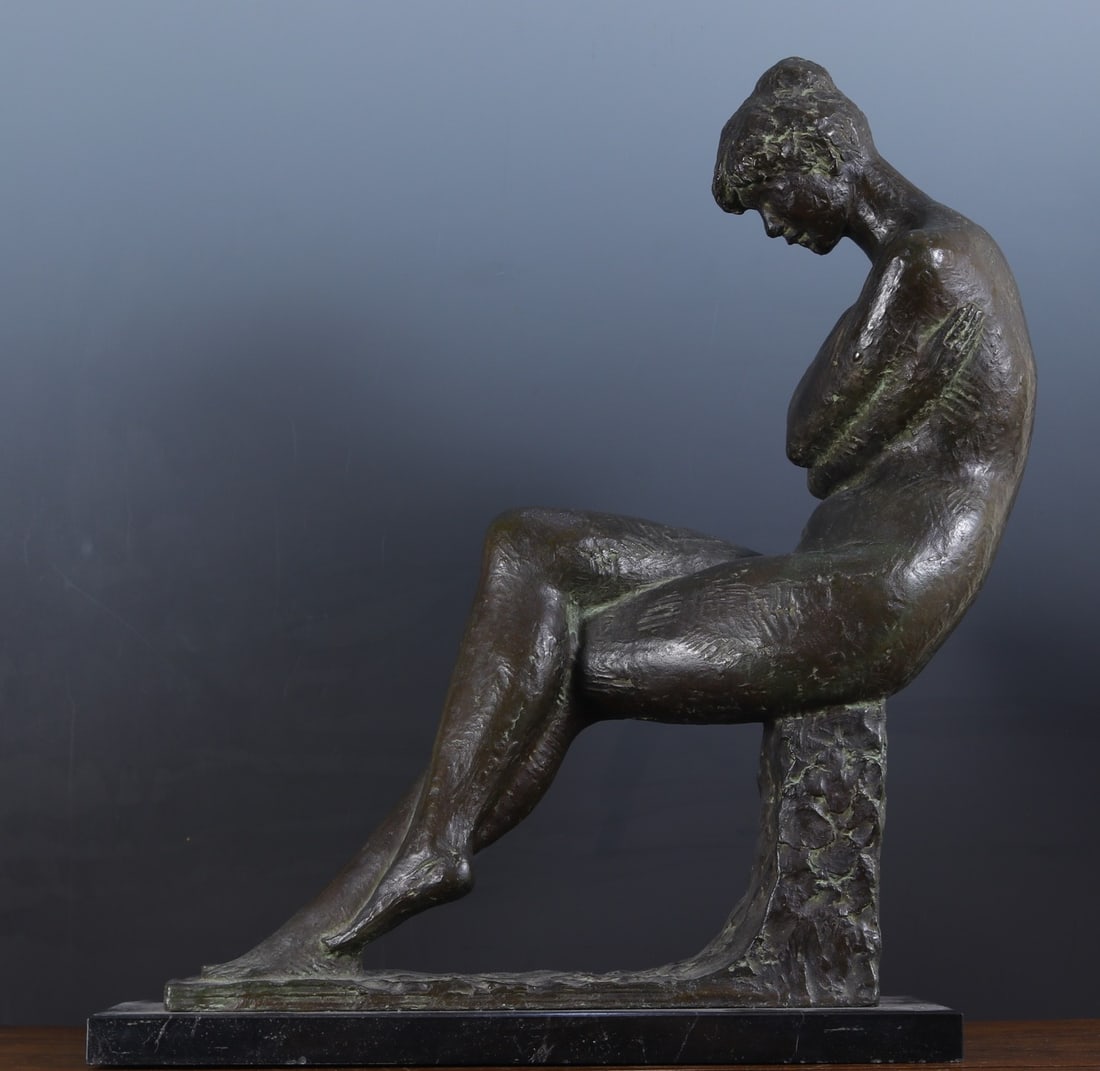 A beautiful girl ornament by the famous Japanese sculptor Mitsutsune Miyamoto: A girl's ornament by the famous Japanese sculptor Mitsutsune Miyamoto SIZE: H:52cm W:45cm W:15.25kg (The Dimensions Of All Batches Are Manually Measured.If You Need More Detailed Information, Please C