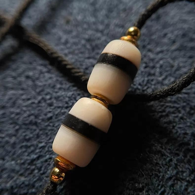 A fine piece of Qing Dynasty Tibetan silk-wrapped agate: Tibetan silk-wrapped agate from the Qing Dynasty SIZE:L:11.2mm (The Dimensions Of All Batches Are Manually Measured.If You Need More Detailed Information, Please Contact Our Customer Service Before Bi