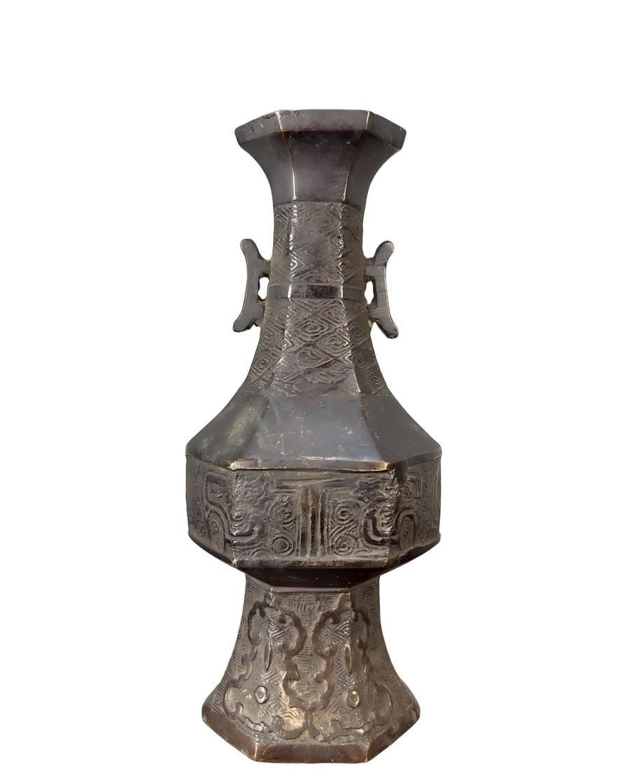 A fine Republic of China period bronze taotie pattern with ridge-shaped six-sided appreciation vase: Republic of China bronze taotie pattern with ridge handles and six-sided appreciation vase SIZE: Overall H: 16.5cm W: 7.5cm W: 416g (The Dimensions Of All Batches Are Manually Measured.If You Need Mor