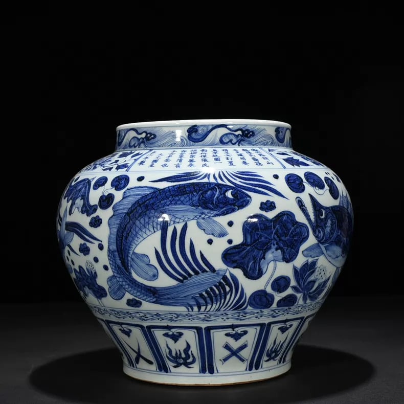 A fine Yuan dynasty blue-and-white inscription jar with fish and algae patterns: Yuan dynasty blue-and-white inscription jar with fish and algae patterns SIZE: 28x30cm (The Dimensions Of All Batches Are Manually Measured.If You Need More Detailed Information, Please Contact Our Cu