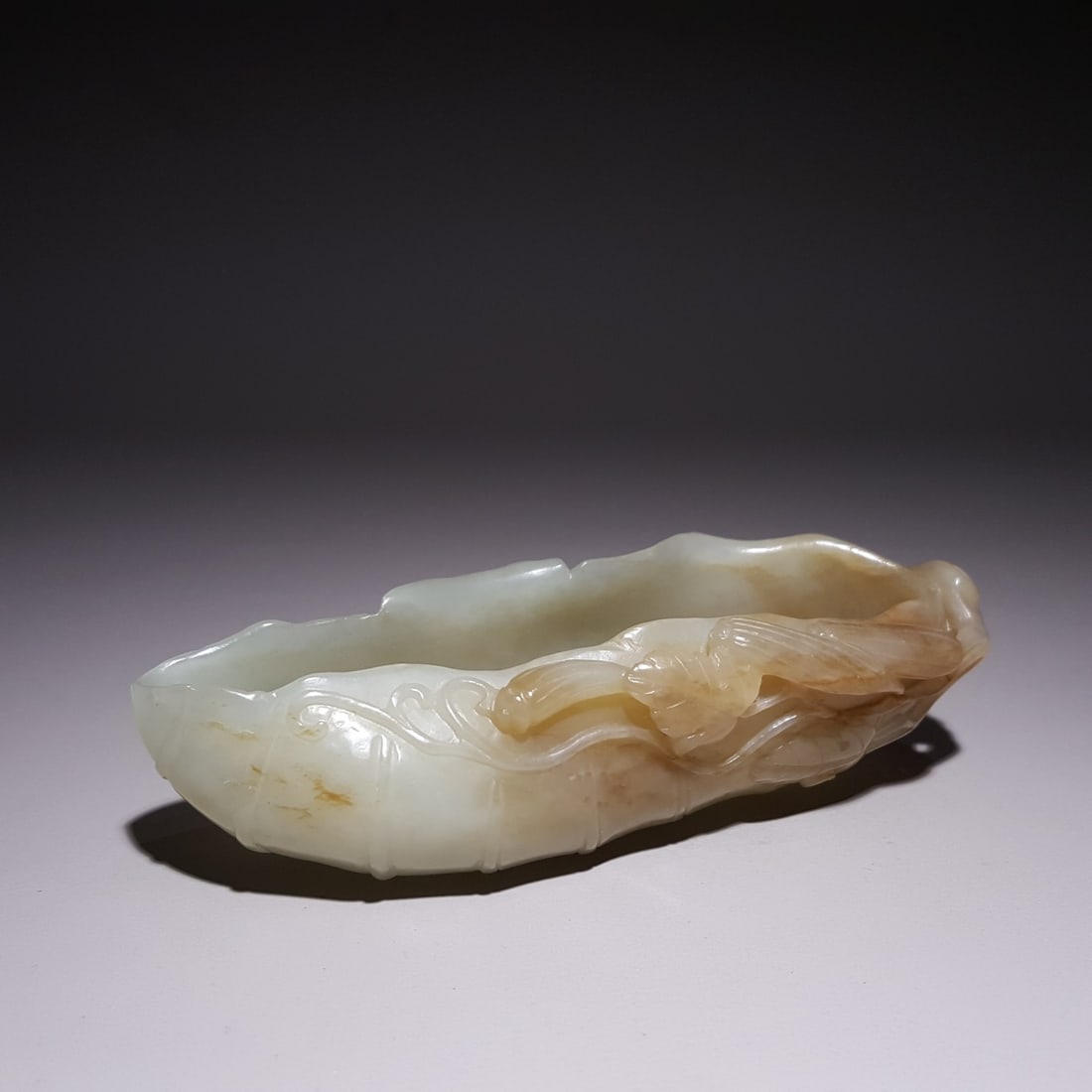 A beautiful Qing Dynasty Hetian jade Fugua brush washer: Qing Dynasty Hetian jade Fugua brush washer SIZE: 3.3x11.8x4.5cm W:102g (The Dimensions Of All Batches Are Manually Measured.If You Need More Detailed Information, Please Contact Our Customer Service 