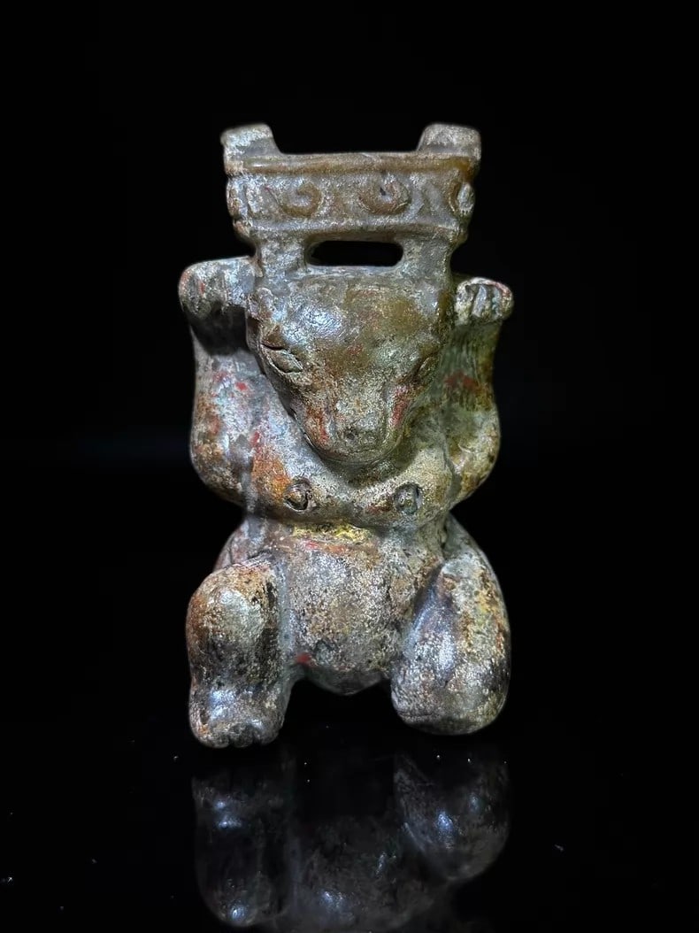 A fine jade carving of a humanoid divine beast from the Shang and Zhou dynasties: A jade carving of a humanoid divine beast from the Shang and Zhou dynasties SIZE: H:8.7cm (The Dimensions Of All Batches Are Manually Measured.If You Need More Detailed Information, Please Contact Our