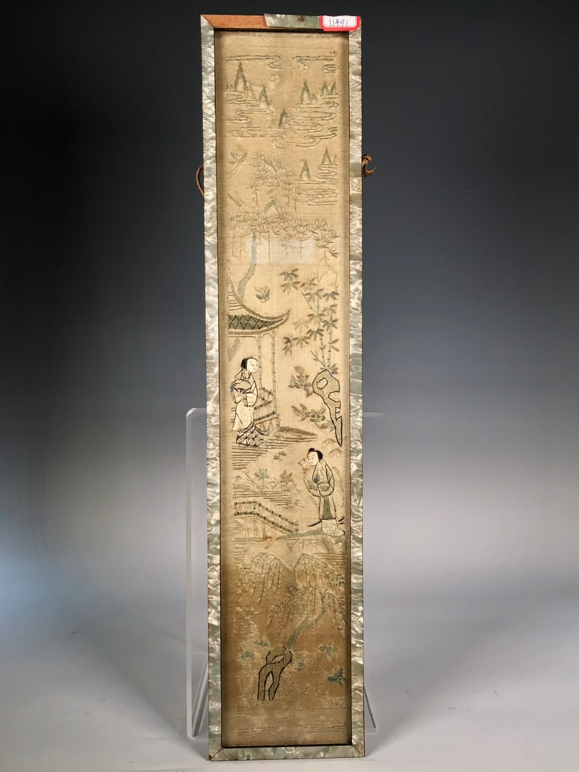 A beautiful Republican-era lady pattern with a spring viewing scene hanging on the sleeve (1 of 6)
