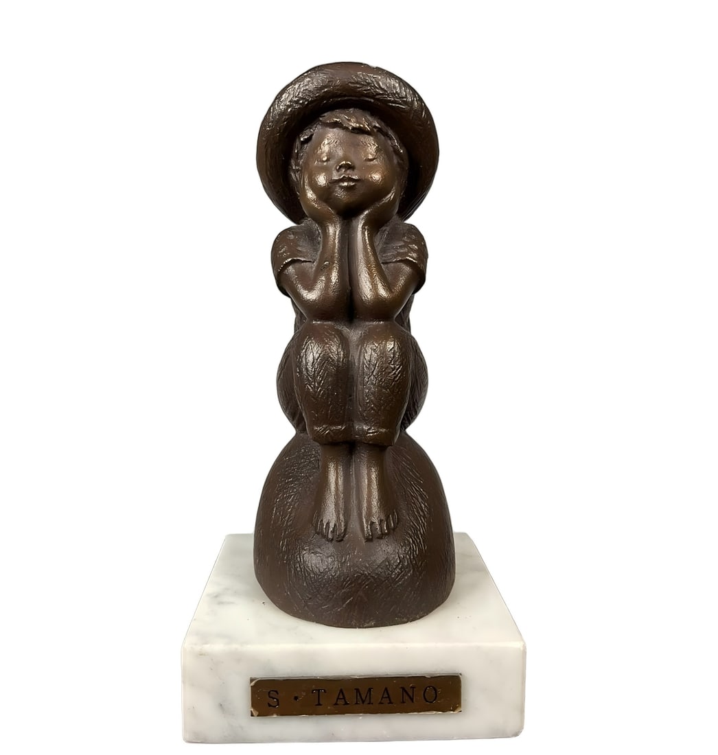 A beautiful statue of a young girl by the master sculptor of Japanese medieval bronze art, Sezo: Portrait of a young girl by Japanese medieval bronze art sculptor Seizo Tamano SIZE: Overall H: 13cm W: 6cm (The Dimensions Of All Batches Are Manually Measured.If You Need More Detailed Information, 