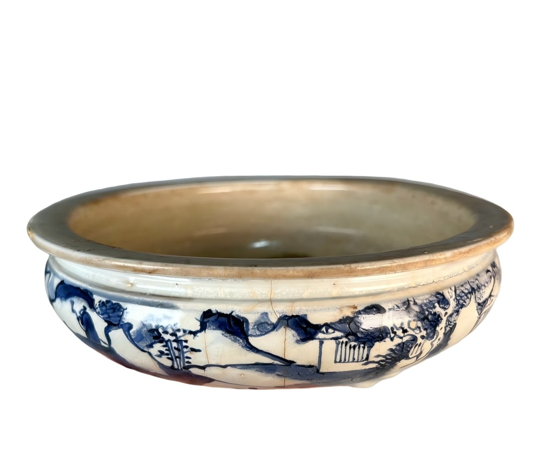 A beautiful Kangxi blue-and-white three-legged incense burner with landscape and figure patterns (1 of 9)