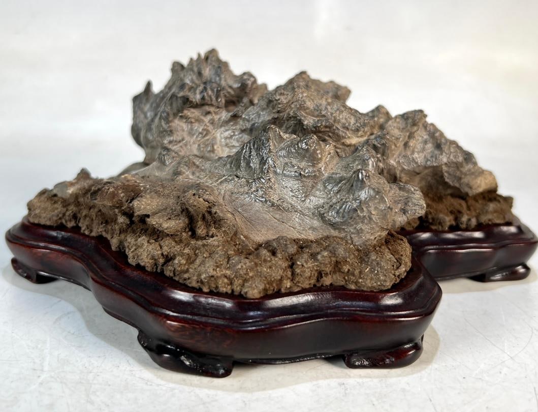 A beautiful late Qing Lingbi stone offering stone ornament: Late Qing Lingbi stone offering stone ornament SIZE: H:8.5cm Bottom L:20.5cm Depth 14cm (The Dimensions Of All Batches Are Manually Measured.If You Need More Detailed Information, Please Contact Our C