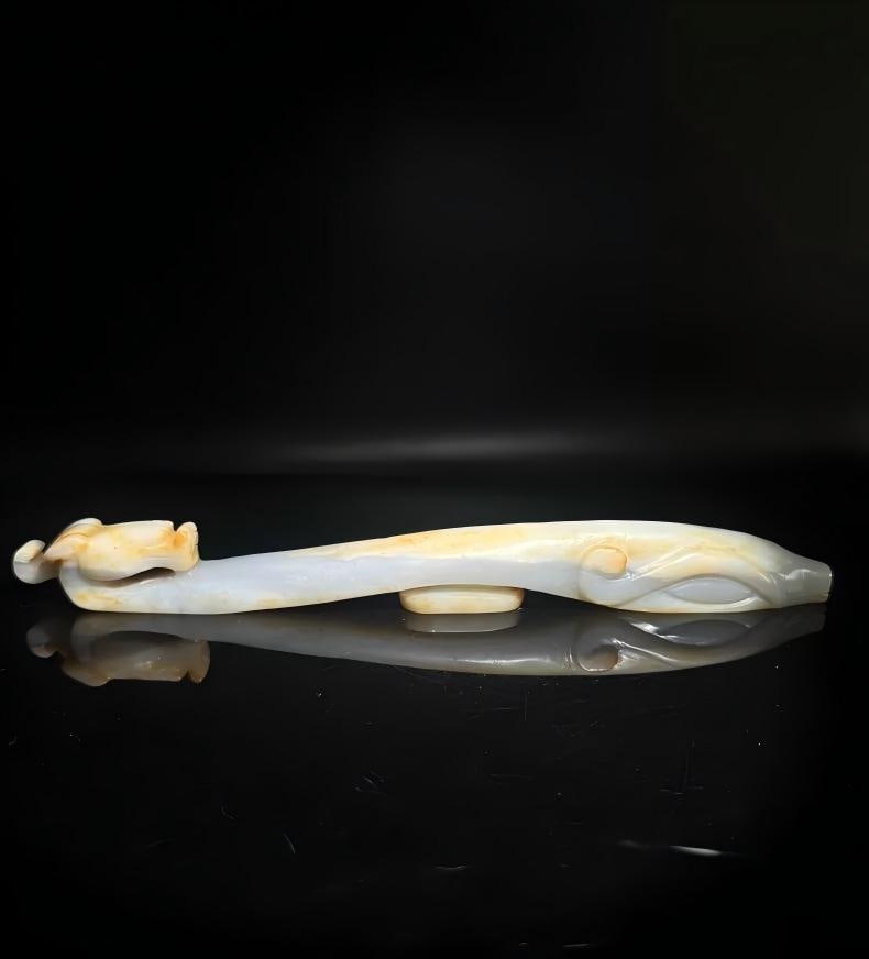 A fine Han Dynasty ancient jade dragon-shaped belt hook: Han Dynasty ancient jade dragon-shaped belt hook SIZE: approx. 25.5 x 2.66 cm W: approx. 204.9 g (The Dimensions Of All Batches Are Manually Measured.If You Need More Detailed Information, Please Cont