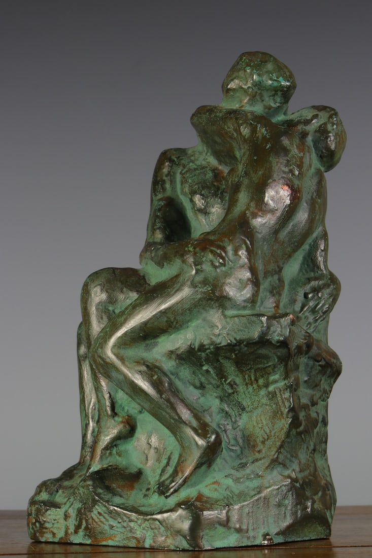 A beautiful sculpture by a renowned French sculptor, eternal love: The famous French sculptor's sculpture of eternal love SIZE: H:28cm W:934g (The Dimensions Of All Batches Are Manually Measured.If You Need More Detailed Information, Please Contact Our Customer Servi