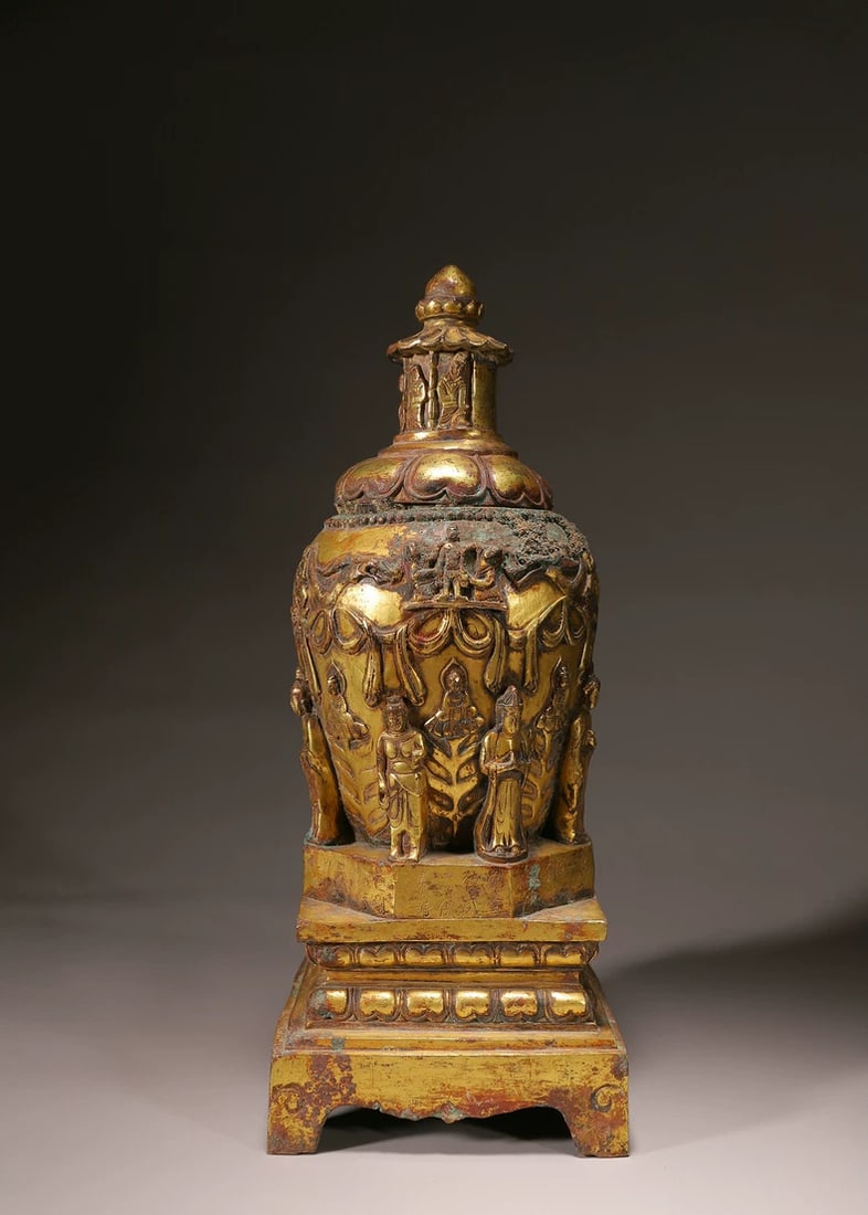 A beautiful gilded bronze pagoda from the Tang Dynasty: Tang Dynasty gilded bronze pagoda SIZE: H:32cm W:3198g (The Dimensions Of All Batches Are Manually Measured.If You Need More Detailed Information, Please Contact Our Customer Service Before Bidding.)