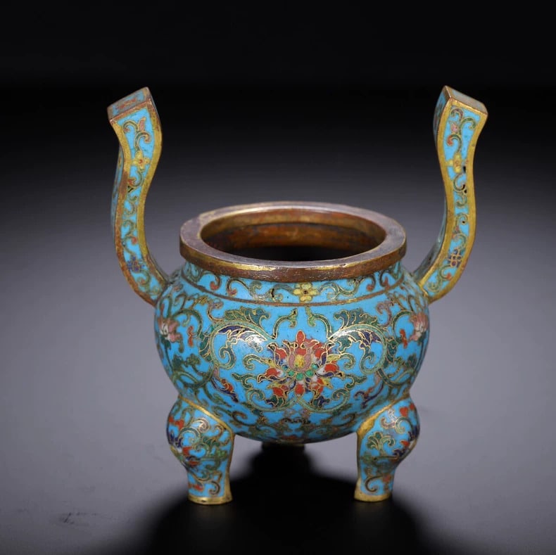 A beautiful Qing Dynasty cloisonne Chaoguan ear warmer (1 of 9)