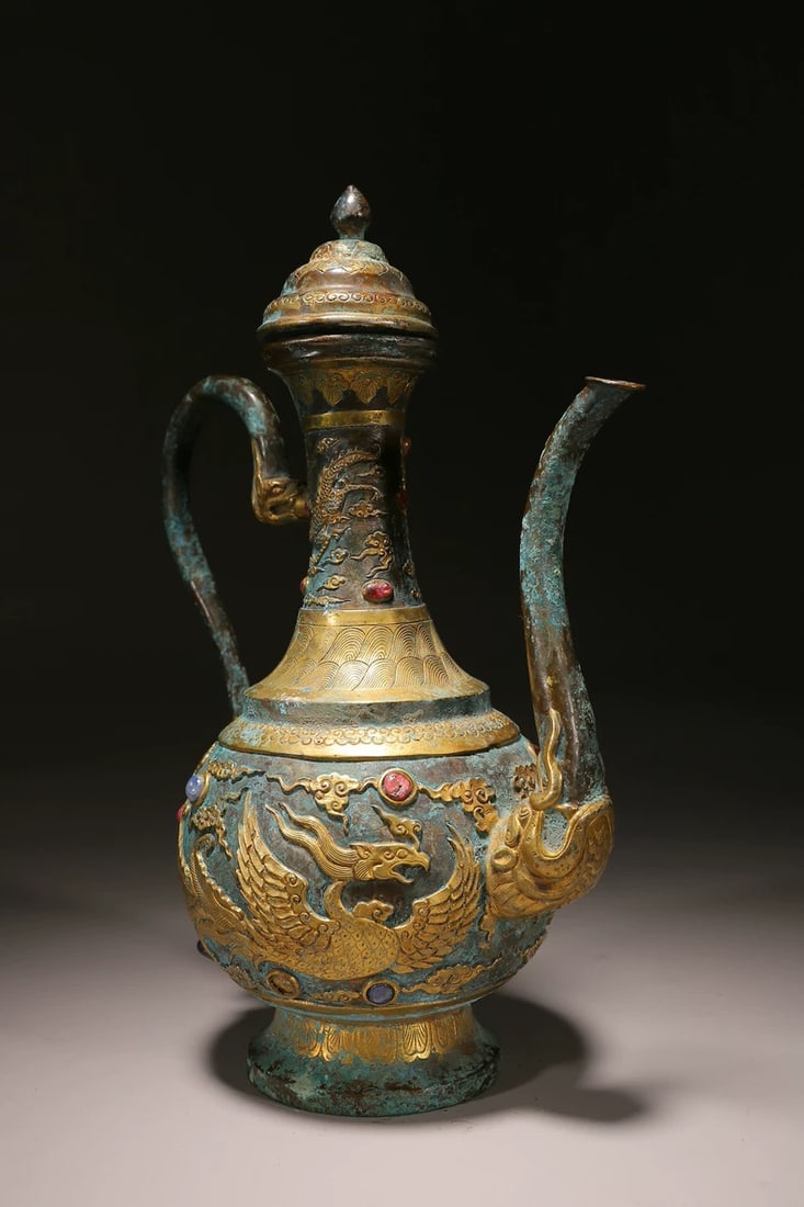 A fine Ming Dynasty copper gilt with dragon motif inlaid treasure pot: Ming Dynasty bronze gilt dragon-patterned treasure pot SIZE: H:25.8cm L:18.5cm W:1151g (The Dimensions Of All Batches Are Manually Measured.If You Need More Detailed Information, Please Contact Our Cu