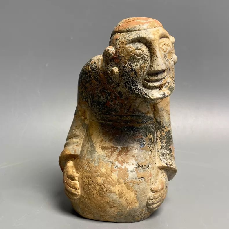 A fine piece of ancient Han dynasty jade kneeling figure: Han dynasty ancient jade kneeling figure SIZE: H:14cm W:8cm (The Dimensions Of All Batches Are Manually Measured.If You Need More Detailed Information, Please Contact Our Customer Service Before Biddi