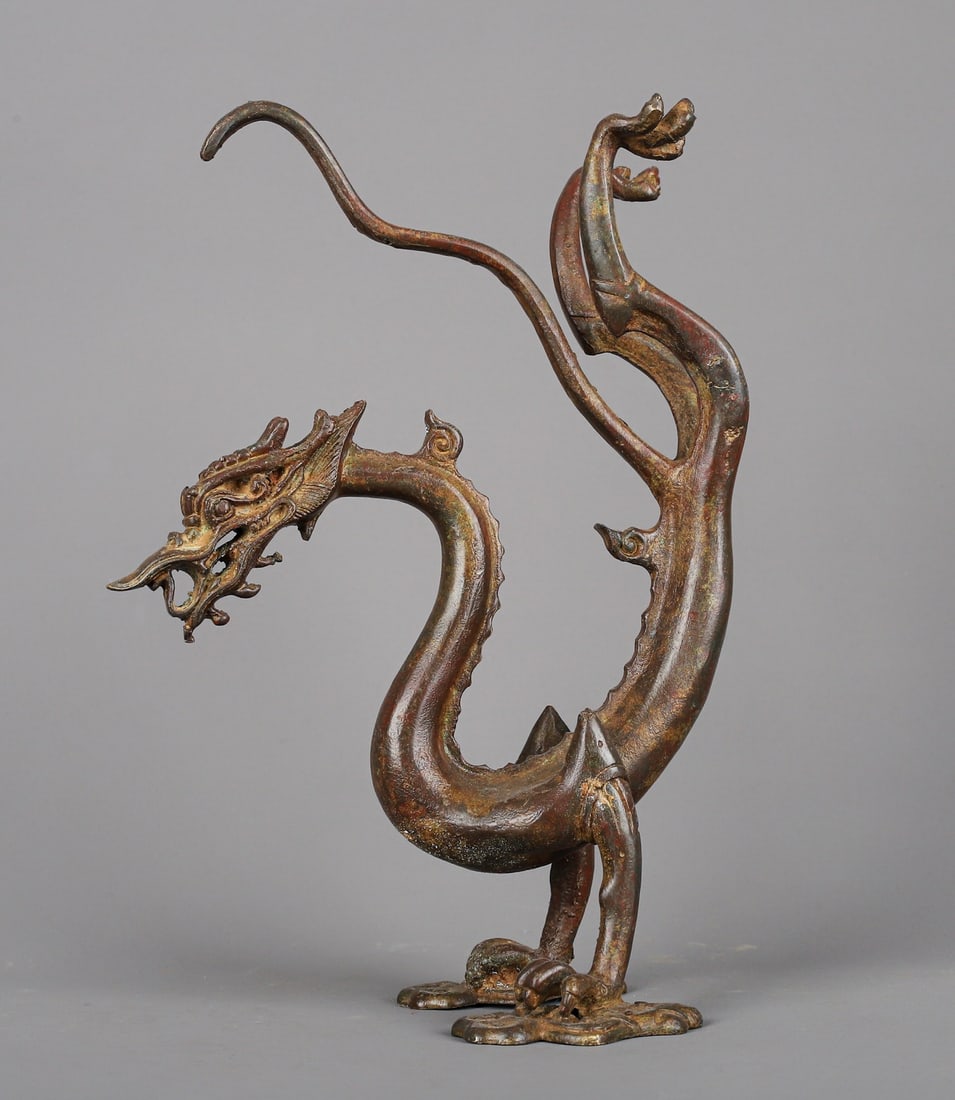 A fine Han Dynasty bronze standing dragon: Han dynasty bronze dragon standing SIZE: W:830g L:15.5cm W:9cm H:23cm (The Dimensions Of All Batches Are Manually Measured.If You Need More Detailed Information, Please Contact Our Customer Service Be