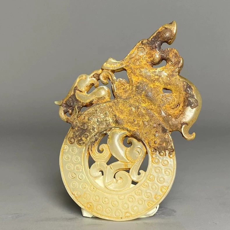 A fine ancient Han dynasty jade plaque: Han dynasty ancient jade plaque SIZE: L:8.2cm W:5.6cm (The Dimensions Of All Batches Are Manually Measured.If You Need More Detailed Information, Please Contact Our Customer Service Before Bidding.)