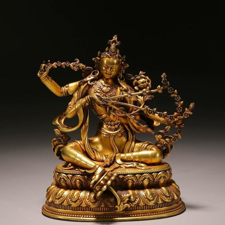 A beautiful gilt bronze Buddha statue from the Qing Dynasty: A gilt bronze Buddha statue from the Qing Dynasty SIZE: H:11.6cm L:10.8cm W:1143g (The Dimensions Of All Batches Are Manually Measured.If You Need More Detailed Information, Please Contact Our Custome