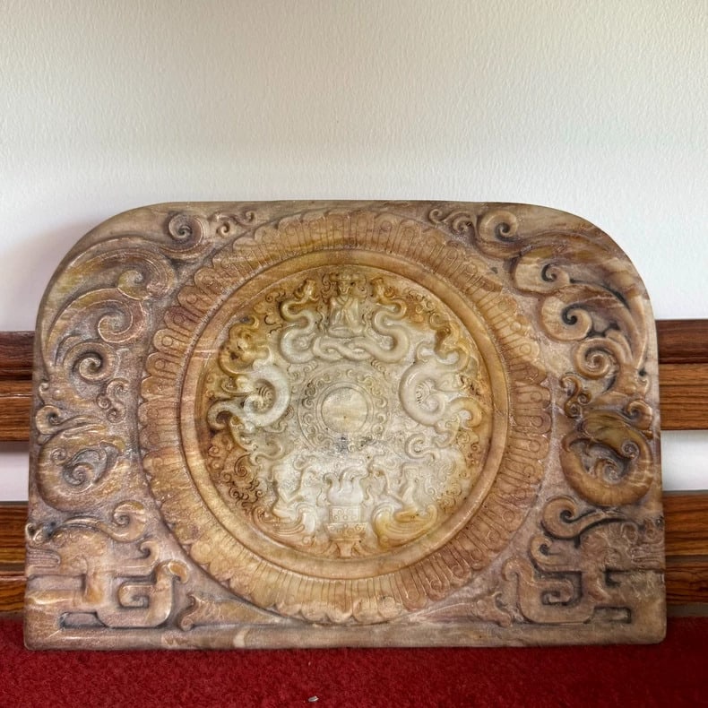 A beautiful ancient Han dynasty jade wall with beast motifs: Han Dynasty ancient jade beast-patterned jade wall SIZE: L:23.8cm W:16.9cm (The Dimensions Of All Batches Are Manually Measured.If You Need More Detailed Information, Please Contact Our Customer Servi