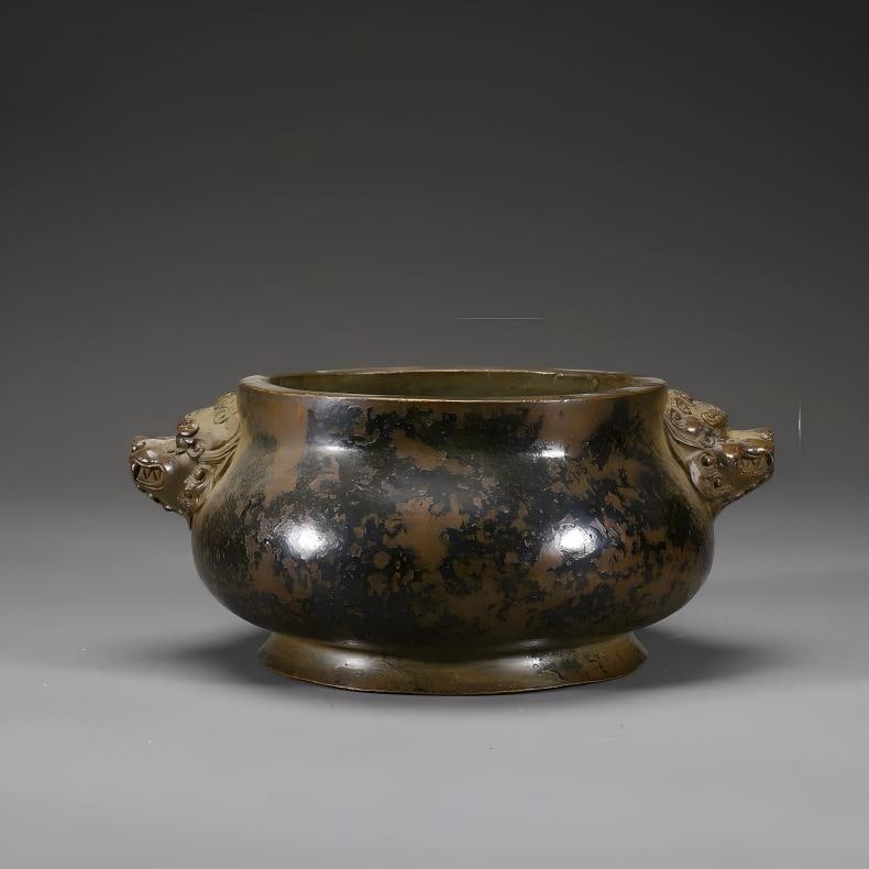 A fine Qing Dynasty lion-ear bronze burner: Qing Dynasty Lion-Ear Bronze Censer SIZE: L:17.1cm W:13.8cm H:7.3cm (The Dimensions Of All Batches Are Manually Measured.If You Need More Detailed Information, Please Contact Our Customer Service Befo