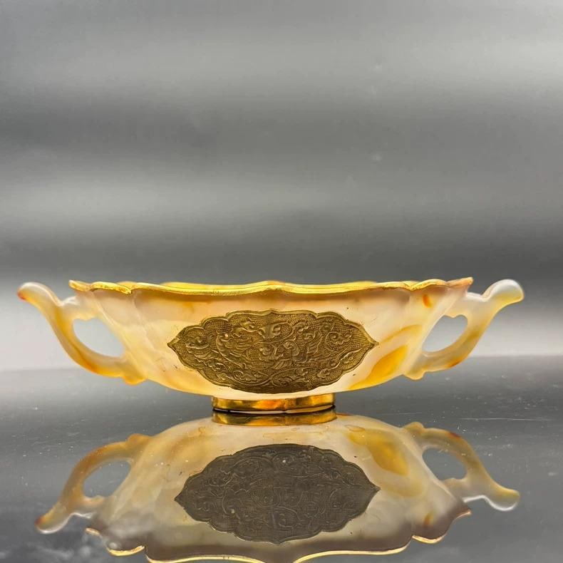 A beautiful Warring States agate leaf-shaped bowl: Warring States period agate leaf-shaped bowl SIZE: W:10cm L:17cm H:3.4cm (The Dimensions Of All Batches Are Manually Measured.If You Need More Detailed Information, Please Contact Our Customer Service