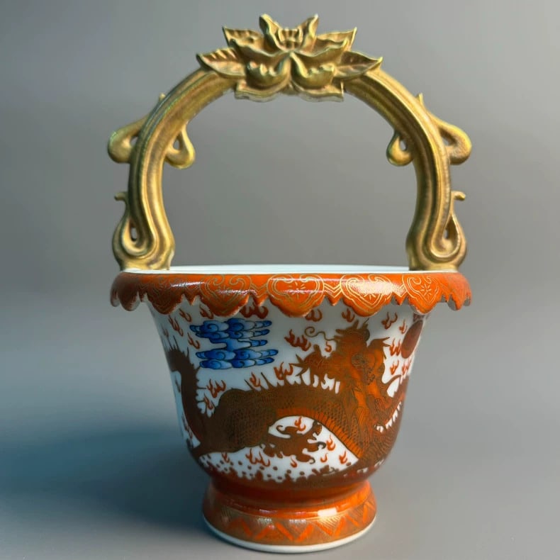 A beautiful Qing Dynasty Qianlong alum red flower basket with gold dragon patterns: Qing Dynasty Qianlong period alum red with gilded dragon pattern flower basket SIZE: H:24.5cm D:17cm (The Dimensions Of All Batches Are Manually Measured.If You Need More Detailed Information, Please 