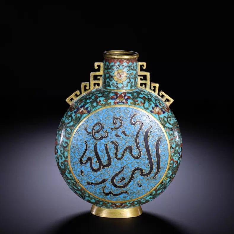 A fine Qing Dynasty copper gilded cloisonne enamel vase with entwined lotus lotus patterns and a: Qing Dynasty bronze gilt cloisom enamel entwined lotus pattern moon-embracing vase SIZE: H:15cm L:12cm W:5cm (The Dimensions Of All Batches Are Manually Measured.If You Need More Detailed Information,