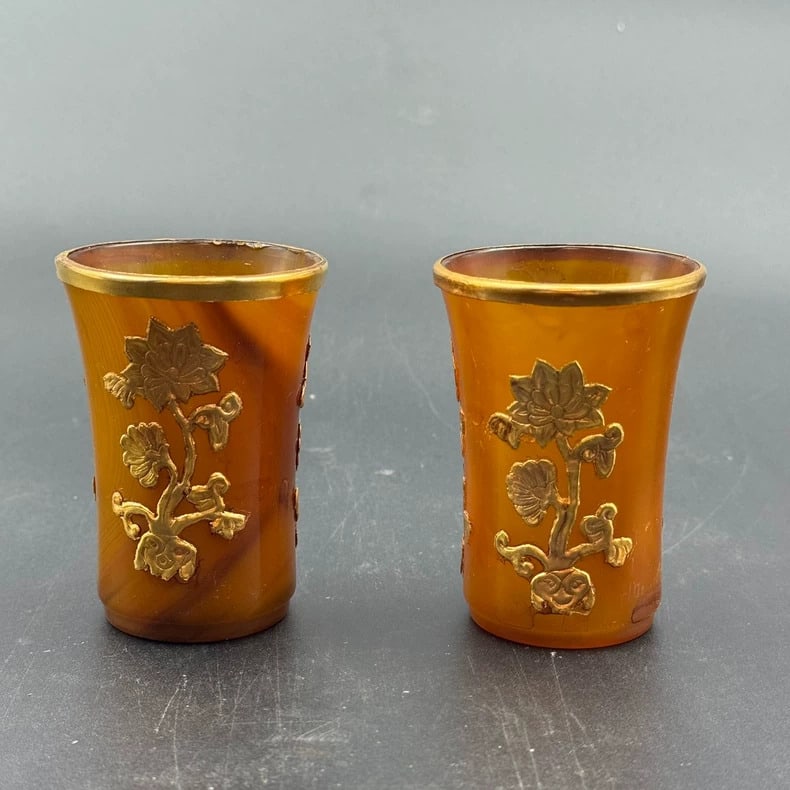 A beautiful Qing Dynasty gold-inlaid agate wine cup (1 of 9)
