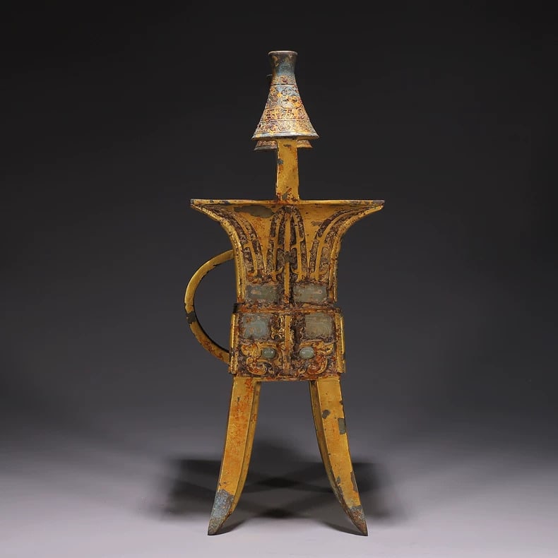 A fine Qing Dynasty gilt bronze goblet: Qing Dynasty gilt bronze goblet SIZE: H:47.3 cm (The Dimensions Of All Batches Are Manually Measured.If You Need More Detailed Information, Please Contact Our Customer Service Before Bidding.)